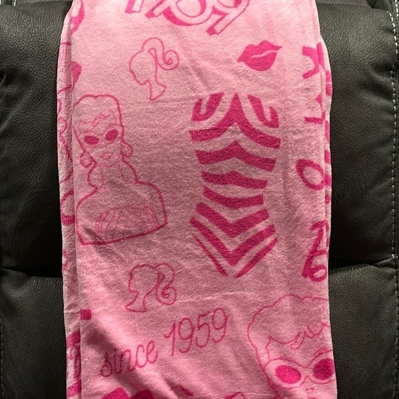 NWT! BARBIE Barbie Doll PINK 1959 PLUSH OVERSIZED 50X 70 Throw Blanket - Picture 6 of 9